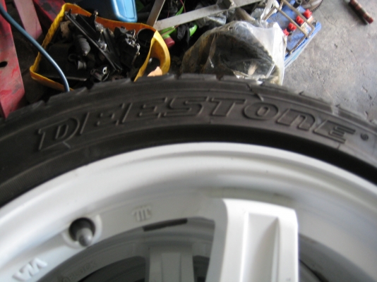 แม็กพร้อมยาง 205-45-17 ดอกเต็ม ๆ ใส่ยาริสมา แม็กพร้อมยาง 205-45-17 ดอกเต็ม ๆ ใส่ยาริสมา