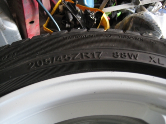 แม็กพร้อมยาง 205-45-17 ดอกเต็ม ๆ ใส่ยาริสมา แม็กพร้อมยาง 205-45-17 ดอกเต็ม ๆ ใส่ยาริสมา