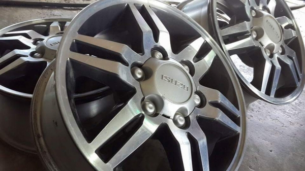 แม็ก Isuzu ขอบ 16 แม็กเปล่าไม่มียาง