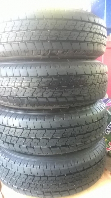 ยาง dunlop 215/70 ขอบ15  ปี15 ถอดจากรถป้ายแดง ครับ