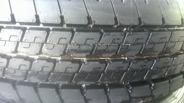 ยาง dunlop 215/70 ขอบ15  ปี15 ถอดจากรถป้ายแดง ครับ