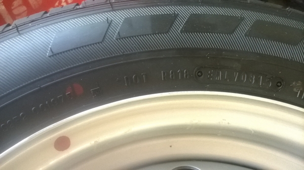 ยาง dunlop 215/70 ขอบ15  ปี15 ถอดจากรถป้ายแดง ครับ
