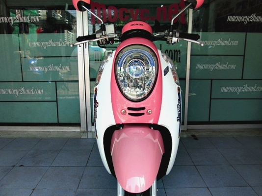 scoopy-i สีชมพูขาว ลายยีนแท้ รถเดือน พฤศจิกายน ปี 56 ไมล์ 4 พันโล รถสวยใสกิ๊กเงาแว๊บ แถม 3 รายการ 32900