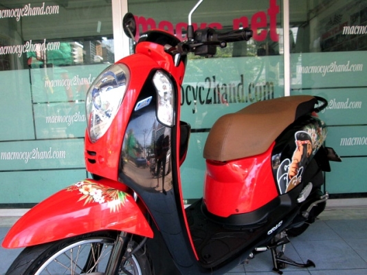 scoopy-i สีดำแดง ลายลิงกอลิล่า รถเดือน พฤษภาคม ปี 57 ไมล์ 6 พันโล รุ่นใหม่ไฟหน้าโปรเจ็คเตอร์ แถม 3 รายการ 30900