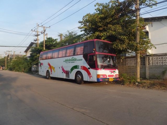 บริการรถทัวร์ 42 ที่นั่ง  ราคาย่อมเยา 6000 บาท พร้อมน้ำมันและคนขับ