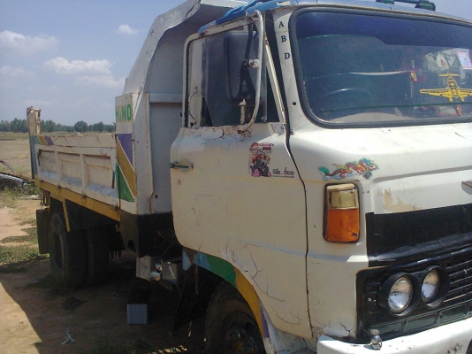 รถหกล้อฮีโน่หกสูบ