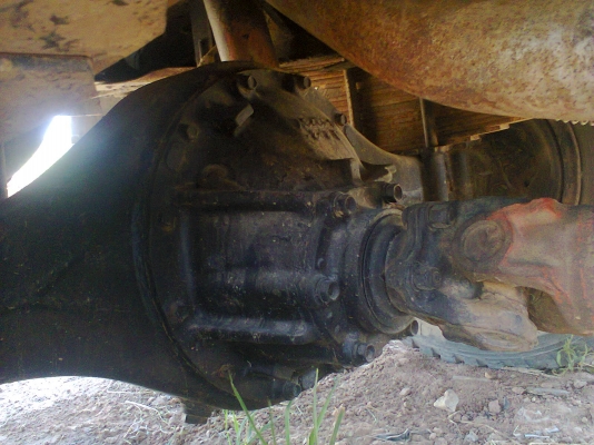 รถหกล้อฮีโน่หกสูบ