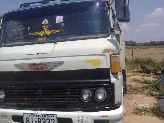 รถหกล้อฮีโน่หกสูบ