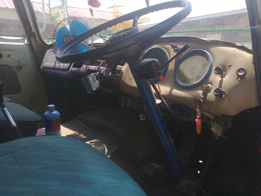 รถหกล้อฮีโน่หกสูบ