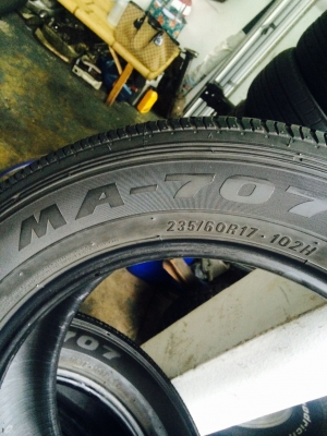 ขายยาง 235/60R17 Maxxis MA707 ปี 11 สภาพสวยๆ4เส้นขาย 2,500 บาท โทร 062-121-9299/088-022-3848