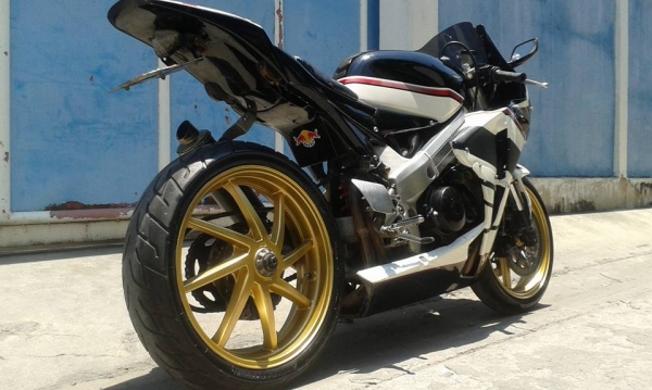 Honda VFR400cc. NC30 ทะเบียนโอนภาษีไม่ขาด (หมดปี59) ทะเบียนเรียงเลขสวย  แฟริ่งcbr1000ปี08