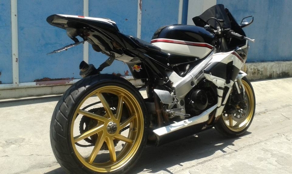 Honda VFR400cc. NC30 ทะเบียนโอนภาษีไม่ขาด (หมดปี59) ทะเบียนเรียงเลขสวย  แฟริ่งcbr1000ปี08