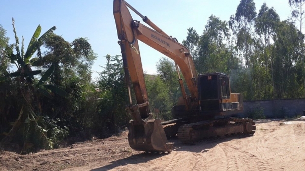 ขายรถ แม็คโคKOMATSU PC200-3 คอนโทรลน้ำมัน เครื่องดี บูมสวย เอกสารอินวอยซ์ ทำงานเร็ว สภาพพร้อมลงงาน