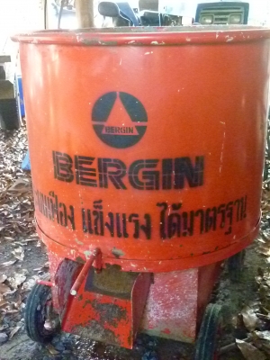 โม่ปูนฉาบ ผสมปูน ผสมปุ๋ย ขนาด 2 ถุงมือสอง พร้อมมอเตอร์ 3 แรง สภาพ 95 \%