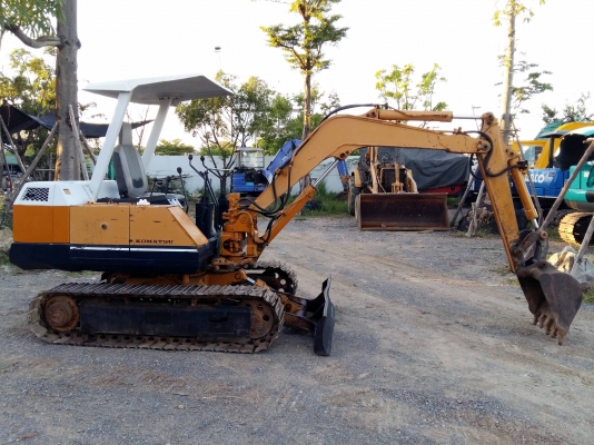 ขายรถแบคโฮ KOMATSU PC20-5 นำเข้าจากญี่ปุ่น ไม่เคยใช้งานในไทย ติดต่อ 086-775-7900 086-324-1992