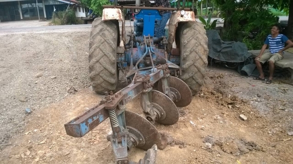 ขายรถไถ FORD 5000 สภาพสวยเดิมแห้งทั้งคัน เอกสารใบอินวอยซ์ อุปกรณ์มีผานดันหน้า และผาน 3 ขายรถไถ FORD 5000 สภาพสวยเดิมแห้งทั้งคัน เอกสารใบอินวอยซ์ อุปกรณ์มีผานดันหน้า และผาน 3