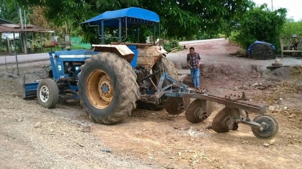 ขายรถไถ FORD 5000 สภาพสวยเดิมแห้งทั้งคัน เอกสารใบอินวอยซ์ อุปกรณ์มีผานดันหน้า และผาน 3 ขายรถไถ FORD 5000 สภาพสวยเดิมแห้งทั้งคัน เอกสารใบอินวอยซ์ อุปกรณ์มีผานดันหน้า และผาน 3