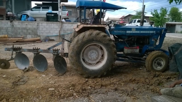 ขายรถไถ FORD 5000 สภาพสวยเดิมแห้งทั้งคัน เอกสารใบอินวอยซ์ อุปกรณ์มีผานดันหน้า และผาน 3 ขายรถไถ FORD 5000 สภาพสวยเดิมแห้งทั้งคัน เอกสารใบอินวอยซ์ อุปกรณ์มีผานดันหน้า และผาน 3