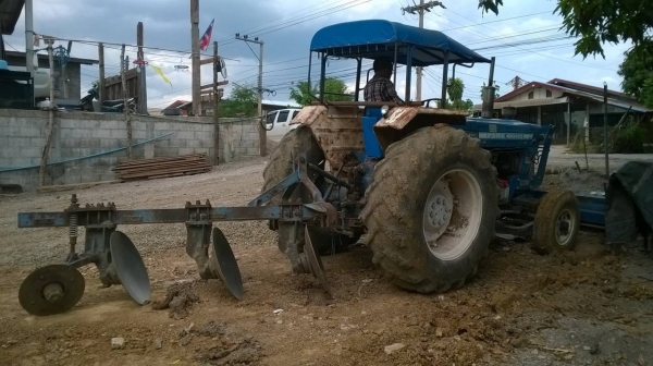 ขายรถไถ FORD 5000 สภาพสวยเดิมแห้งทั้งคัน เอกสารใบอินวอยซ์ อุปกรณ์มีผานดันหน้า และผาน 3 ขายรถไถ FORD 5000 สภาพสวยเดิมแห้งทั้งคัน เอกสารใบอินวอยซ์ อุปกรณ์มีผานดันหน้า และผาน 3