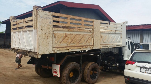 ขายรถสิบล้อหลงยูโร3ดั้มสามมิตรเครือง240แรงปี55รถวิ่ง ได้4357 ขายรถสิบล้อหลงยูโร3ดั้มสามมิตรเครือง240แรงปี55รถวิ่ง ได้4357