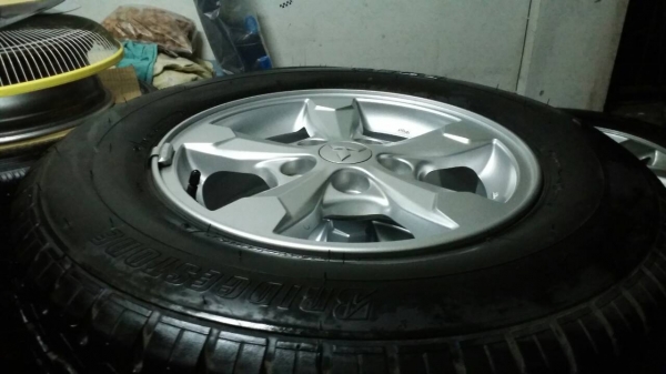ขายล้อมิตชูขอบ15 พร้อมยาง215  70 16 ปี15