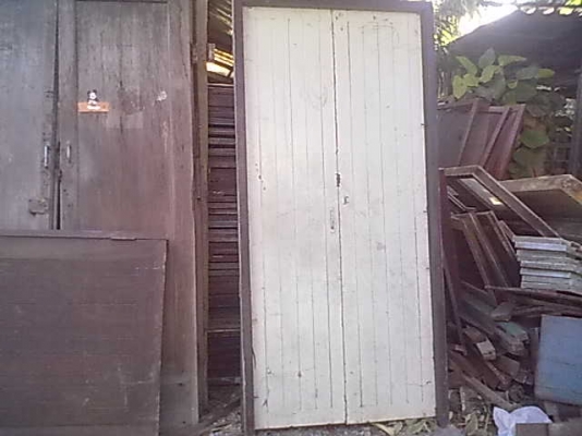 ขายประตูไม้สักเก่าพร้อมวงกบ2ชุด5000บาท