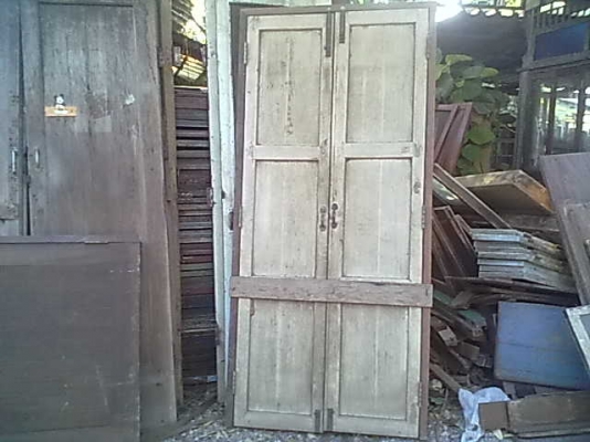 ขายประตูไม้สักเก่าพร้อมวงกบ2ชุด5000บาท