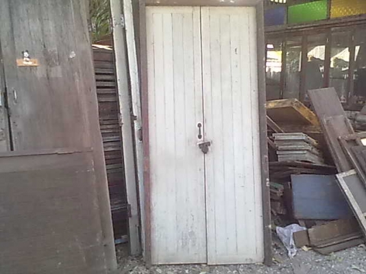 ขายประตูไม้สักเก่าพร้อมวงกบ2ชุด5000บาท