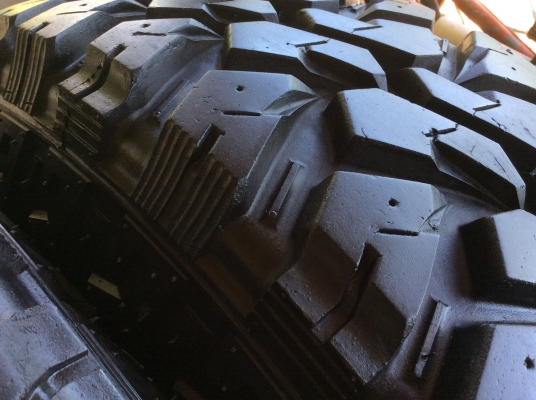 ยาง maxxis mud764 265/75/16 ปี 14 ยาง maxxis mud764 265/75/16 ปี 14