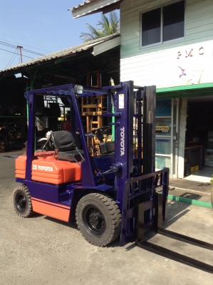 +++ ขายโฟล์คลิฟท์  TOYOTA 5FD20  ขนาด 2  ตัน  เครื่องยนต์ดีเซล  เสา  3  เมตร  เกียร์ธรรมดา  งา 1,070  มม.  ยางตันครับ