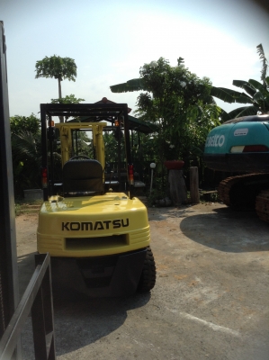 +++ ขายโฟล์คลิฟท์  KOMATSU FD30-11  ขนาด 3  ตัน  เครื่องยนต์ดีเซล  เสา  3  เมตร  เกียร์ธรรมดา  งา 1,070  มม.  ยางลมครับ