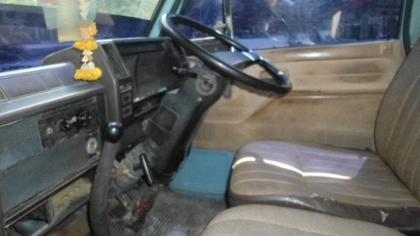 ขายอีซูซุ NKR110 แรงจดทะเบียนปี 43  เกียร์ยาว แอร์เย็น  เอกสารชุดโอนครบภาษีปี 59