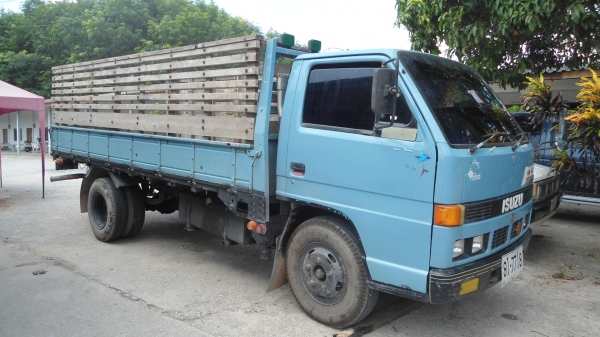 ขายอีซูซุ NKR110 แรงจดทะเบียนปี 43  เกียร์ยาว แอร์เย็น  เอกสารชุดโอนครบภาษีปี 59