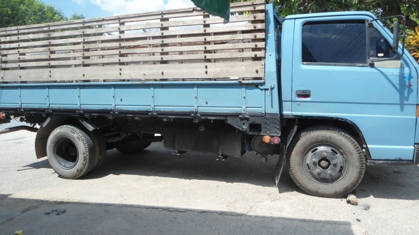 ขายอีซูซุ NKR110 แรงจดทะเบียนปี 43  เกียร์ยาว แอร์เย็น  เอกสารชุดโอนครบภาษีปี 59