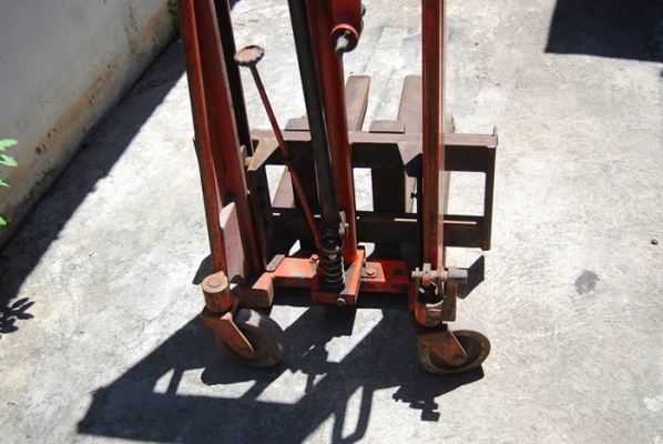 รถยกพาเลท สแตกเกอร์