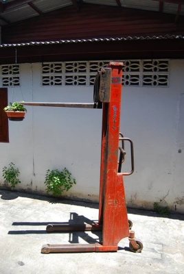 รถยกพาเลท สแตกเกอร์