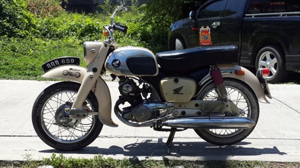 วุฒิ นนบุรี ขาย ฮอนด้า C95 ทะเบียนแท้โอนขนส่งรถสภาพเดิมๆเครื่องดีคับ