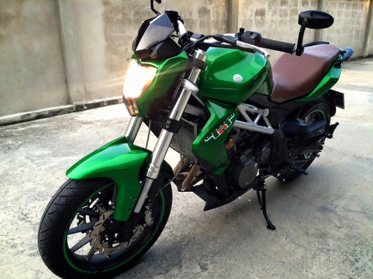 BENELLI TNT 300 ปี2015 วิ่งน้อย4000โล รถใหม่ไม่ถึง2เดือนมาพร้อมของเเต่ง