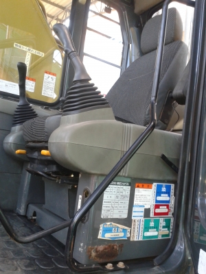 ต้องการขายรถขุดยี่ห้อ komatsu-pc200-6 รถนอกนำเข้าจากญี่ปุ่น