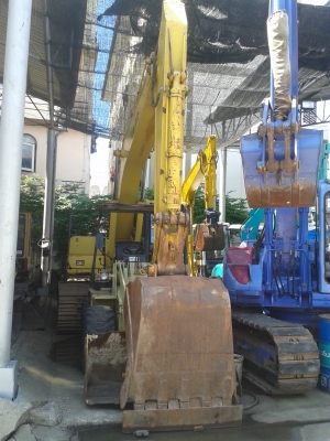ต้องการขายรถขุดยี่ห้อ komatsu-pc200-6 รถนอกนำเข้าจากญี่ปุ่น