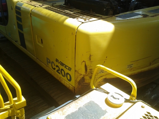 ต้องการขายรถขุดยี่ห้อ komatsu-pc200-6 รถนอกนำเข้าจากญี่ปุ่น