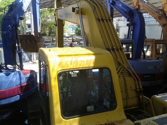ต้องการขายรถขุดยี่ห้อ komatsu-pc200-6 รถนอกนำเข้าจากญี่ปุ่น