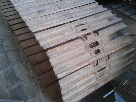 ต้องการขายรถขุดยี่ห้อ komatsu-pc200-6 รถนอกนำเข้าจากญี่ปุ่น