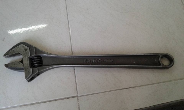 ประแจเลื่อน BACHO 15"