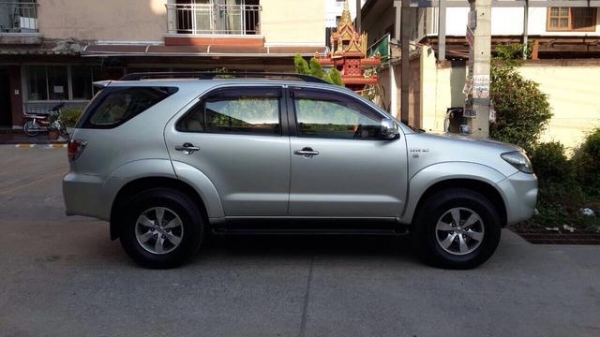 TOYOTA FOURTUNER2.7V ปี05 ราคาไม่แพง