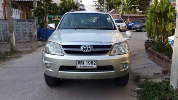 TOYOTA FOURTUNER2.7V ปี05 ราคาไม่แพง
