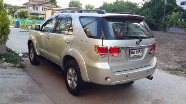TOYOTA FOURTUNER2.7V ปี05 ราคาไม่แพง