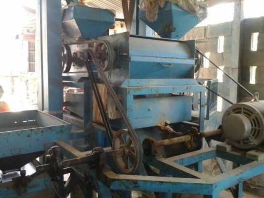 ขายโรงสีข้าวตระกูลไชยพานิช1999 หิน24สองหิน ใช้ไฟบ้าน ไดร์ไช้งานดีสภาพไช้งานได้เลย มีแท่นรองแบบถอดแยกได้ติดตั้งง่าย สนใจโทร 090-8588220คุณนะ 093-3258446คุณบิว ID:narong498 หรือเข้าดูสินค้าอื่นๆได้ที่ www.truck.in.th/498 หรือเพจFacebook ณรงค์ ซื้อขายรถมือสอ