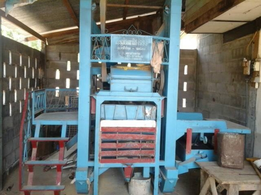 ขายโรงสีข้าวตระกูลไชยพานิช1999 หิน24สองหิน ใช้ไฟบ้าน ไดร์ไช้งานดีสภาพไช้งานได้เลย มีแท่นรองแบบถอดแยกได้ติดตั้งง่าย สนใจโทร 090-8588220คุณนะ 093-3258446คุณบิว ID:narong498 หรือเข้าดูสินค้าอื่นๆได้ที่ www.truck.in.th/498 หรือเพจFacebook ณรงค์ ซื้อขายรถมือสอ