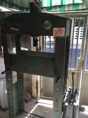 ขายแท่นไฮโดรลิคมือโยก 30 ตัน ขายแท่นไฮโดรลิคมือโยก 30 ตัน